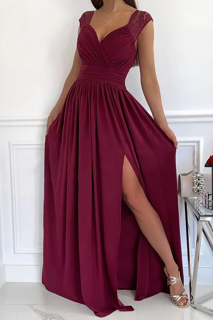Ärmelloses Spitzenkleid mit Saum- und Rückenschlitzen
