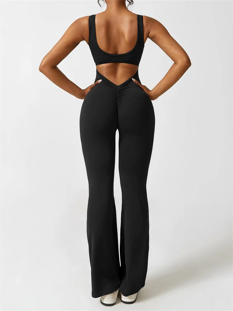 Ärmelloser Jumpsuit mit Cut-Out-Rücken und ausgestellten Beinen